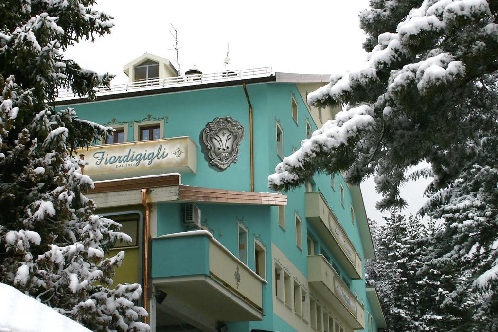 Hotel Fiordigigli ลาควิลา ภายนอก รูปภาพ